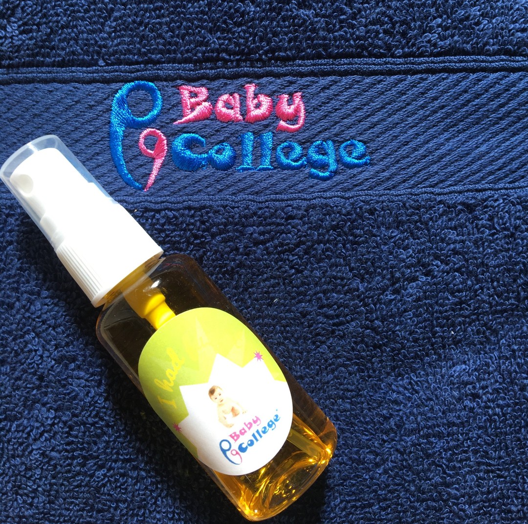 It is not too late to get a space on the Baby College baby massage course starting tomorrow (Thurs 9th June) in Warwick at 11.30am. 
babycollege.co.uk/booking

@babycollegemidwarwickshire

#babymassage #babycollegebabymassage #infantmassage #babyclasswarwick